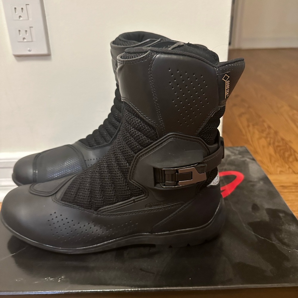 NWT Alpinestars Multiair XCR Black Gore-Tex Boots Black Size 44